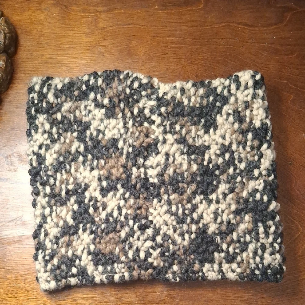 Cozy Knit Infinity Scarf - Black and Tan